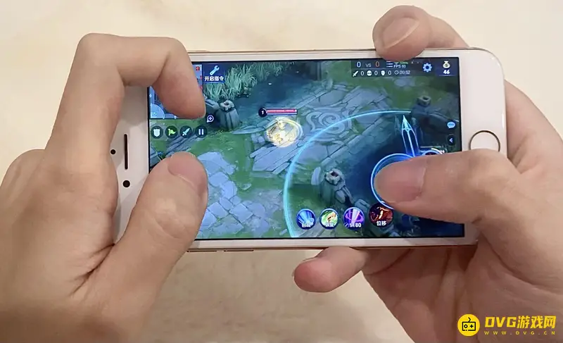 《王者荣耀》三指操作技巧-如何拉视野更高效