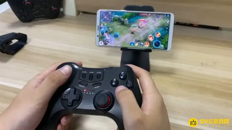 《王者荣耀》能用手柄玩吗